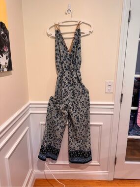Sleeveless V-Neck Floral Wide-Leg Jumpsuit - Blue/White